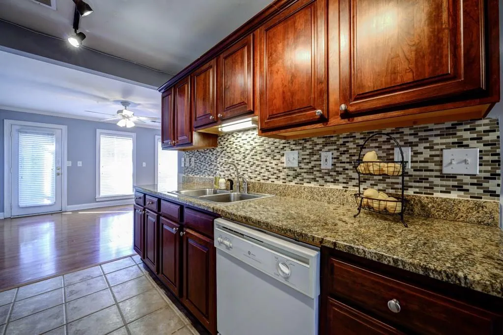 1204 Masons Creek Circle, Sandy Springs, Georgia 30350, 2 Bedrooms Bedrooms, ,2 BathroomsBathrooms,Residential,Sold,1204 Masons Creek Circle,5637316