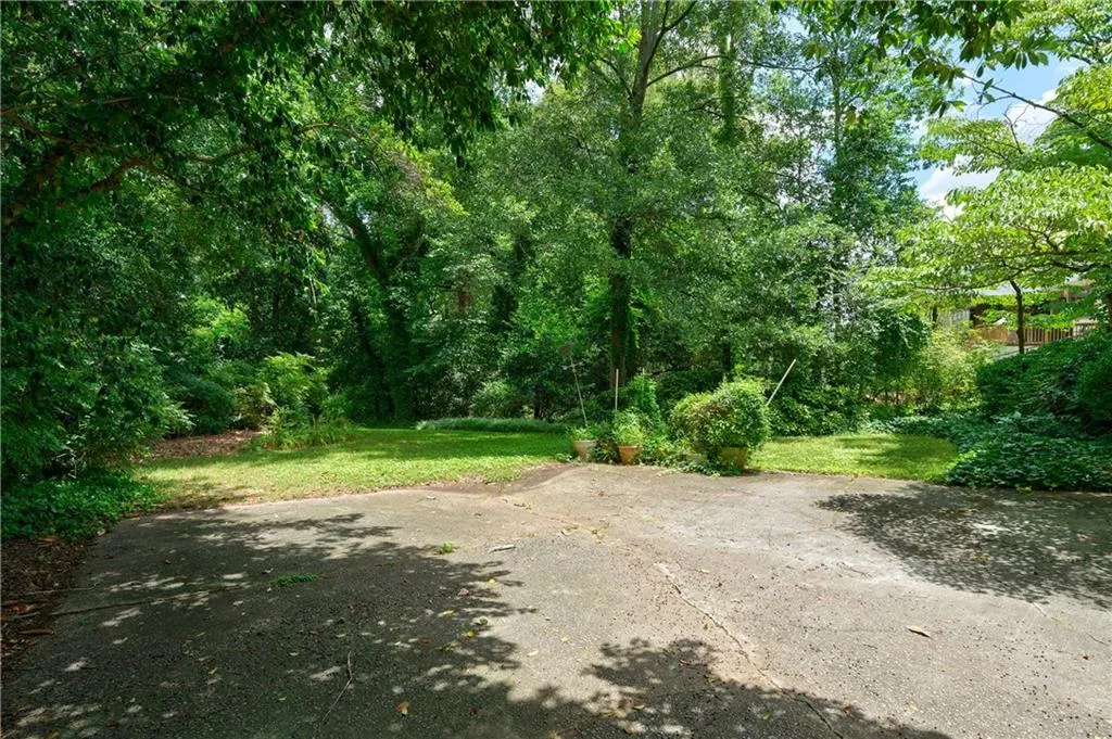 6205 Aberdeen Drive, Sandy Springs, Georgia 30328, 4 Bedrooms Bedrooms, ,3 BathroomsBathrooms,Residential,Sold,6205 Aberdeen Drive,6751986