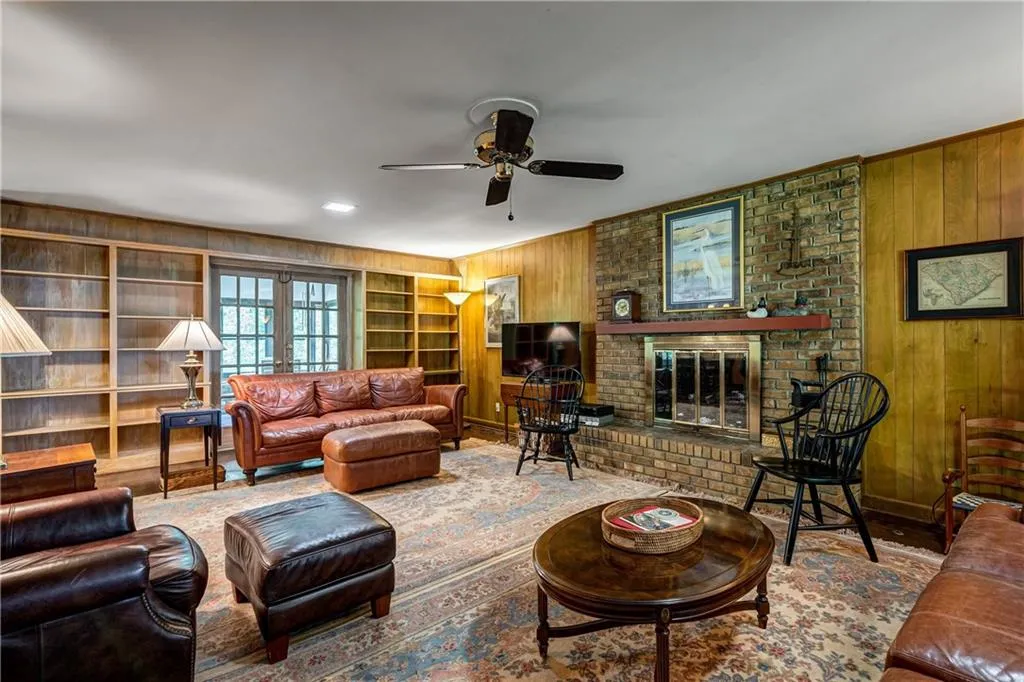 6205 Aberdeen Drive, Sandy Springs, Georgia 30328, 4 Bedrooms Bedrooms, ,3 BathroomsBathrooms,Residential,Sold,6205 Aberdeen Drive,6751986