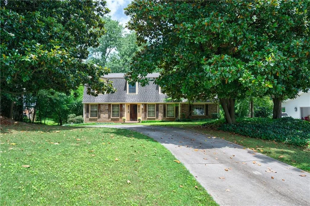 6205 Aberdeen Drive, Sandy Springs, Georgia 30328, 4 Bedrooms Bedrooms, ,3 BathroomsBathrooms,Residential,Sold,6205 Aberdeen Drive,6751986