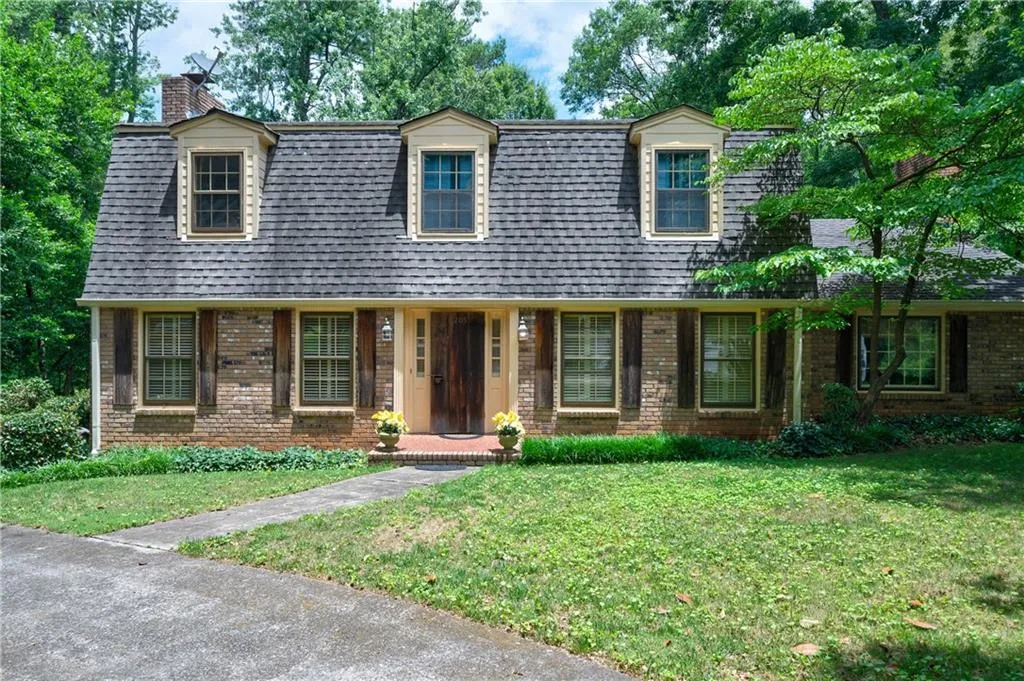 6205 Aberdeen Drive, Sandy Springs, Georgia 30328, 4 Bedrooms Bedrooms, ,3 BathroomsBathrooms,Residential,Sold,6205 Aberdeen Drive,6751986