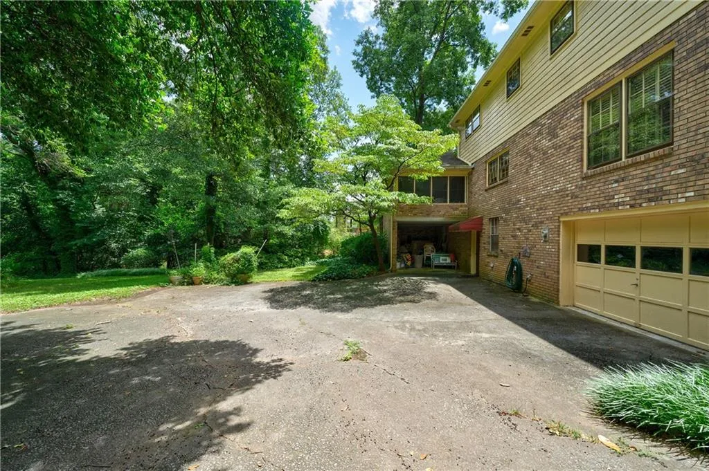 6205 Aberdeen Drive, Sandy Springs, Georgia 30328, 4 Bedrooms Bedrooms, ,3 BathroomsBathrooms,Residential,Sold,6205 Aberdeen Drive,6751986