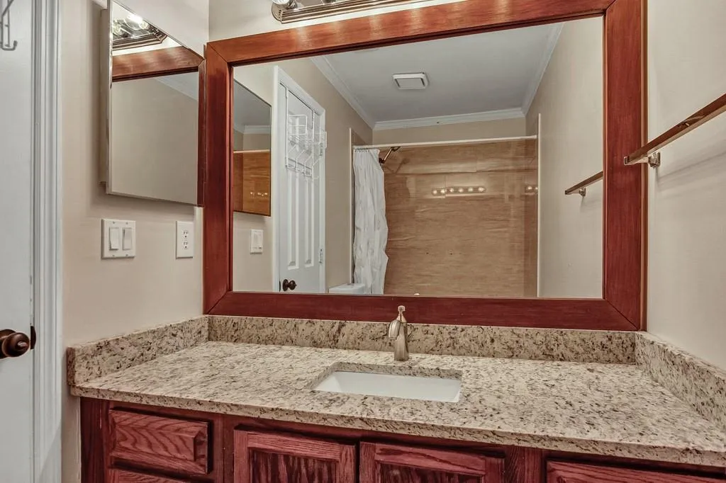 7500 Roswell Road Unit 33, Sandy Springs, Georgia 30350, 2 Bedrooms Bedrooms, ,2 BathroomsBathrooms,Residential,Sold,7500 Roswell Road Unit 33,6862366