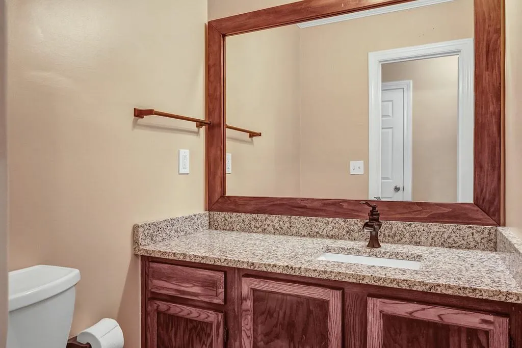 7500 Roswell Road Unit 33, Sandy Springs, Georgia 30350, 2 Bedrooms Bedrooms, ,2 BathroomsBathrooms,Residential,Sold,7500 Roswell Road Unit 33,6862366