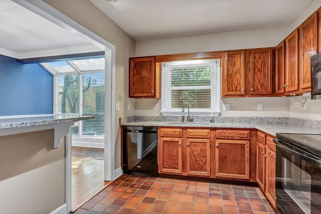 7500 Roswell Road Unit 33, Sandy Springs, Georgia 30350, 2 Bedrooms Bedrooms, ,2 BathroomsBathrooms,Residential,Sold,7500 Roswell Road Unit 33,6862366