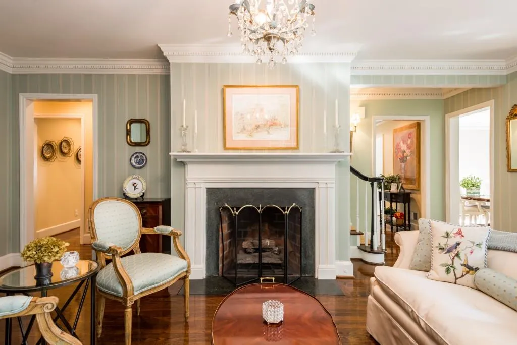 623 Longwood Drive, Atlanta, Georgia 30305, 4 Bedrooms Bedrooms, ,3 BathroomsBathrooms,Residential,Sold,623 Longwood Drive,5910813