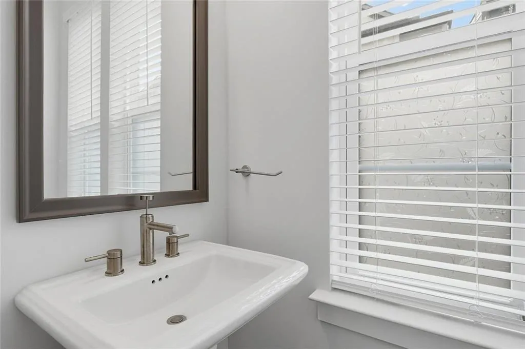 579 Broadview Place Ne, Atlanta, Georgia 30324, 3 Bedrooms Bedrooms, 0 ,3 BathroomsBathrooms,Residential,For Sale,579 Broadview Place Ne,7847316