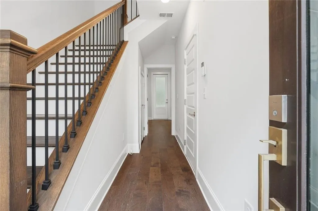 579 Broadview Place Ne, Atlanta, Georgia 30324, 3 Bedrooms Bedrooms, 0 ,3 BathroomsBathrooms,Residential,For Sale,579 Broadview Place Ne,7847316