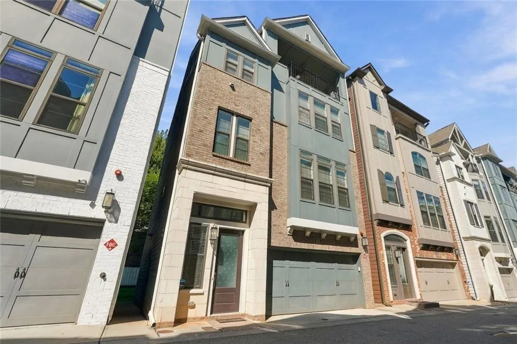 579 Broadview Place Ne, Atlanta, Georgia 30324, 3 Bedrooms Bedrooms, 0 ,3 BathroomsBathrooms,Residential,For Sale,579 Broadview Place Ne,7847316