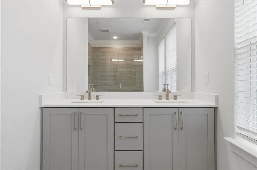 579 Broadview Place Ne, Atlanta, Georgia 30324, 3 Bedrooms Bedrooms, 0 ,3 BathroomsBathrooms,Residential,For Sale,579 Broadview Place Ne,7847316