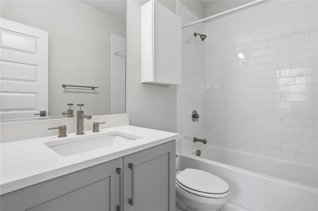 579 Broadview Place Ne, Atlanta, Georgia 30324, 3 Bedrooms Bedrooms, 0 ,3 BathroomsBathrooms,Residential,For Sale,579 Broadview Place Ne,7847316