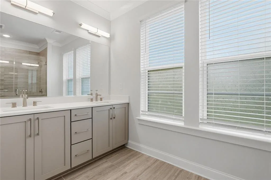 579 Broadview Place Ne, Atlanta, Georgia 30324, 3 Bedrooms Bedrooms, 0 ,3 BathroomsBathrooms,Residential,For Sale,579 Broadview Place Ne,7847316