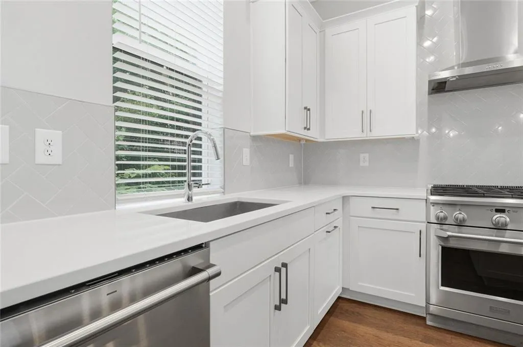 579 Broadview Place Ne, Atlanta, Georgia 30324, 3 Bedrooms Bedrooms, 0 ,3 BathroomsBathrooms,Residential,For Sale,579 Broadview Place Ne,7847316