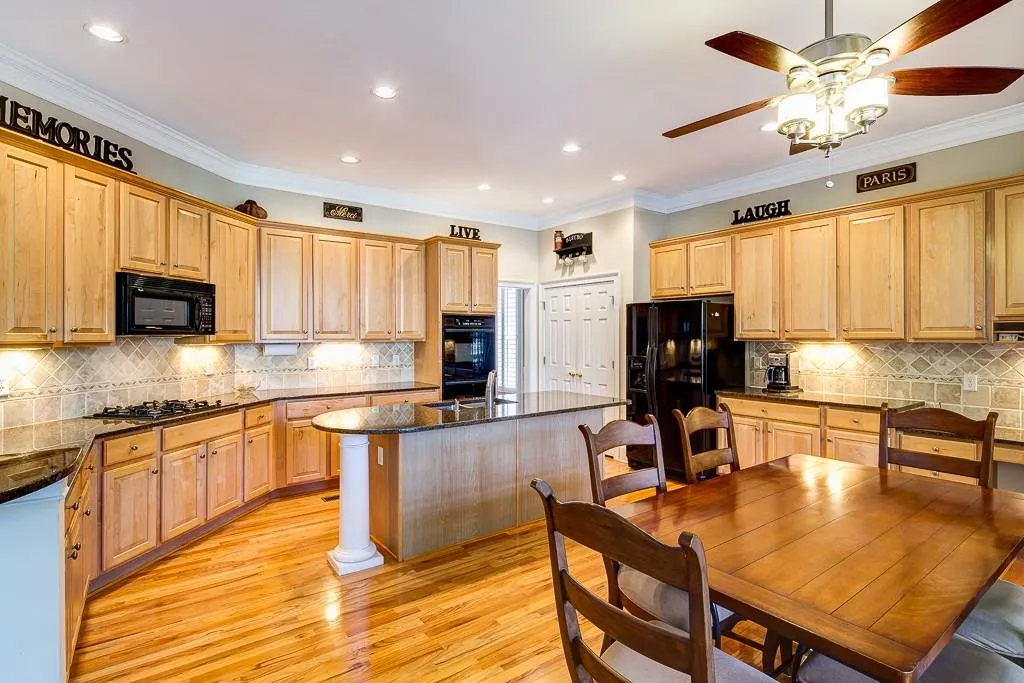 475 Wembley Circle, Sandy Springs, Georgia 30328, 4 Bedrooms Bedrooms, ,4 BathroomsBathrooms,Residential,Sold,475 Wembley Circle,5689291