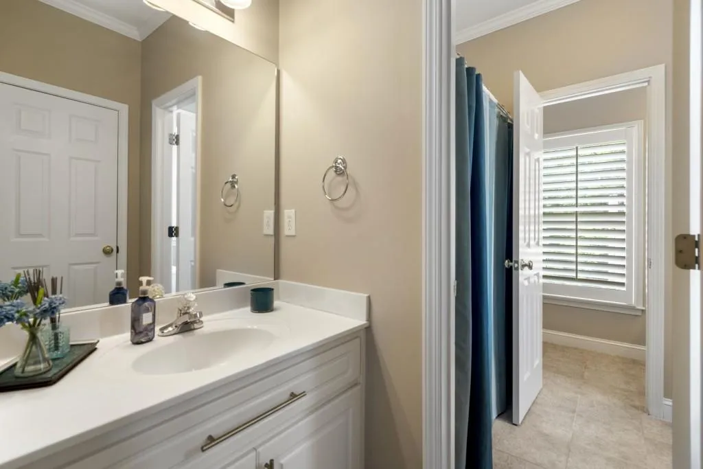 915 Roberts Landing Cove, Sandy Springs, Georgia 30350, 4 Bedrooms Bedrooms, ,3 BathroomsBathrooms,Residential,Sold,915 Roberts Landing Cove,7455098