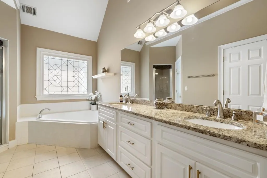 915 Roberts Landing Cove, Sandy Springs, Georgia 30350, 4 Bedrooms Bedrooms, ,3 BathroomsBathrooms,Residential,Sold,915 Roberts Landing Cove,7455098