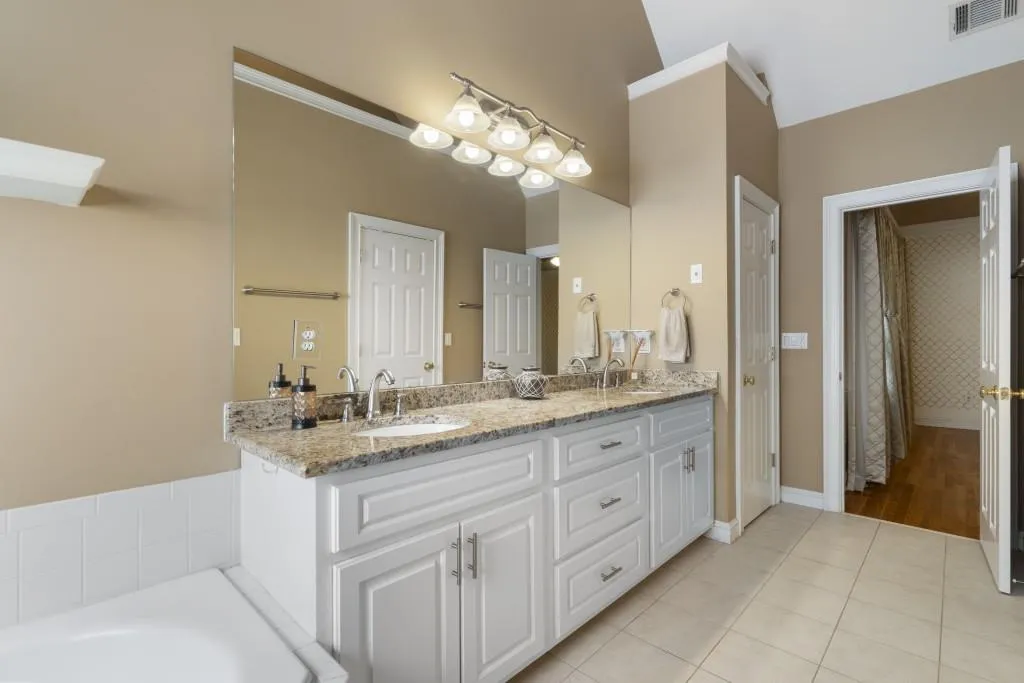 915 Roberts Landing Cove, Sandy Springs, Georgia 30350, 4 Bedrooms Bedrooms, ,3 BathroomsBathrooms,Residential,Sold,915 Roberts Landing Cove,7455098