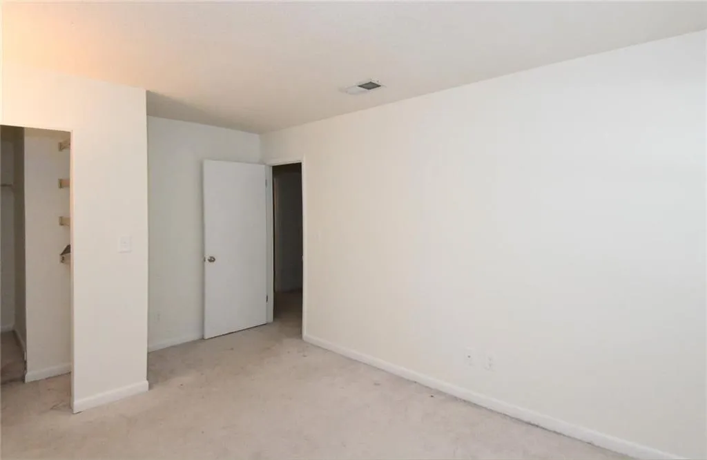 6900 Roswell Road Unit O2, Atlanta, Georgia 30328, 3 Bedrooms Bedrooms, ,2 BathroomsBathrooms,Residential,Sold,6900 Roswell Road Unit O2,6051367