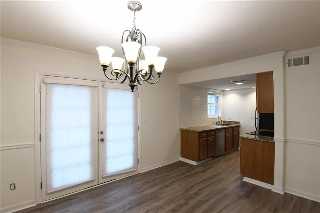 6900 Roswell Road Unit O2, Atlanta, Georgia 30328, 3 Bedrooms Bedrooms, ,2 BathroomsBathrooms,Residential,Sold,6900 Roswell Road Unit O2,6051367