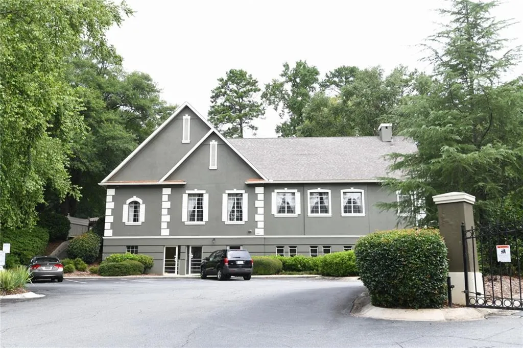 6900 Roswell Road Unit O2, Atlanta, Georgia 30328, 3 Bedrooms Bedrooms, ,2 BathroomsBathrooms,Residential,Sold,6900 Roswell Road Unit O2,6051367