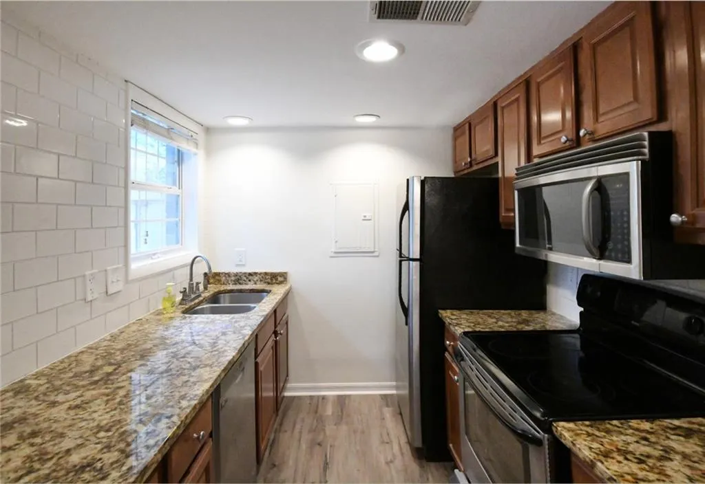 6900 Roswell Road Unit O2, Atlanta, Georgia 30328, 3 Bedrooms Bedrooms, ,2 BathroomsBathrooms,Residential,Sold,6900 Roswell Road Unit O2,6051367