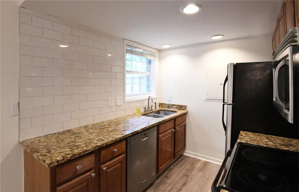 6900 Roswell Road Unit O2, Atlanta, Georgia 30328, 3 Bedrooms Bedrooms, ,2 BathroomsBathrooms,Residential,Sold,6900 Roswell Road Unit O2,6051367