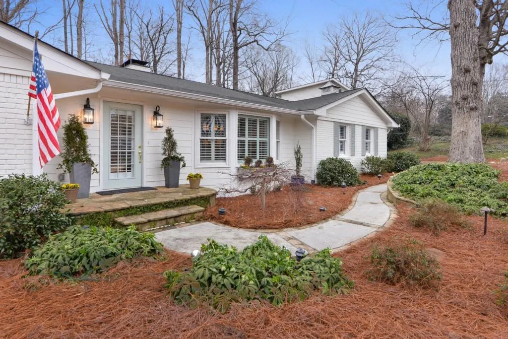 244 Devonwood Drive, Sandy Springs, Georgia 30328, 3 Bedrooms Bedrooms, ,3 BathroomsBathrooms,Residential,Sold,244 Devonwood Drive,6841545