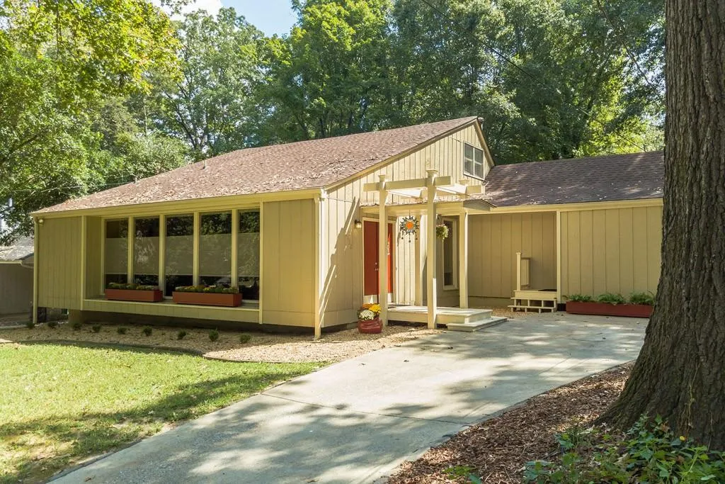 2432 Ridgewood Road Nw, Atlanta, Georgia 30318, 3 Bedrooms Bedrooms, ,2 BathroomsBathrooms,Residential,Sold,2432 Ridgewood Road Nw,5913345