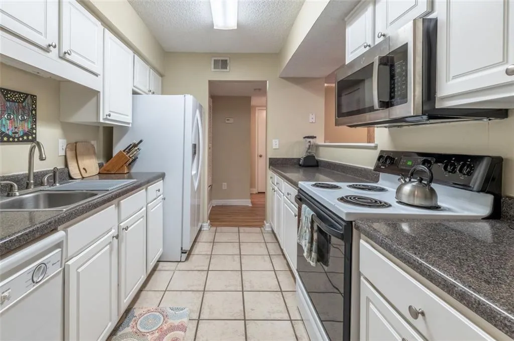 3005 Wingate Way, Sandy Springs, Georgia 30350, 1 Bedroom Bedrooms, ,1 BathroomBathrooms,Residential,Sold,3005 Wingate Way,6908175
