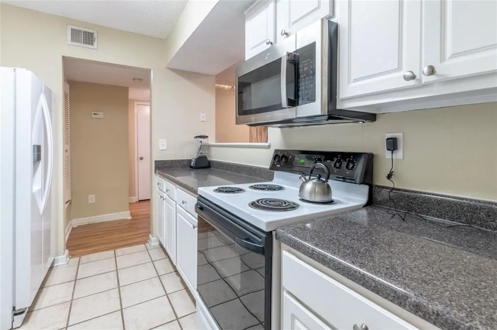 3005 Wingate Way, Sandy Springs, Georgia 30350, 1 Bedroom Bedrooms, ,1 BathroomBathrooms,Residential,Sold,3005 Wingate Way,6908175