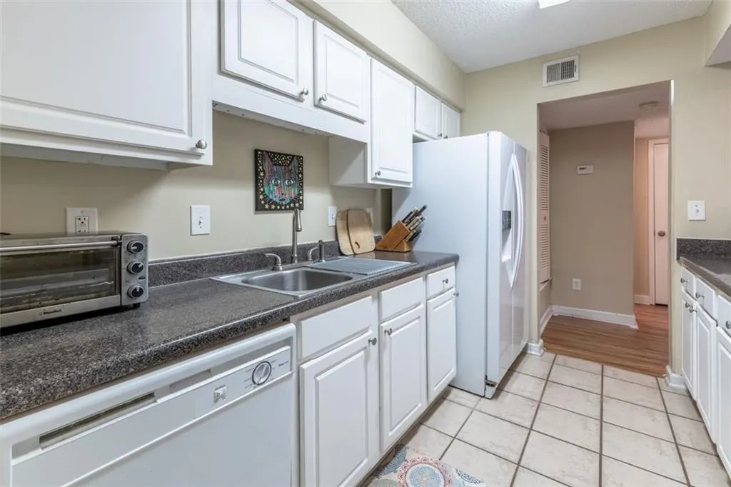 3005 Wingate Way, Sandy Springs, Georgia 30350, 1 Bedroom Bedrooms, ,1 BathroomBathrooms,Residential,Sold,3005 Wingate Way,6908175