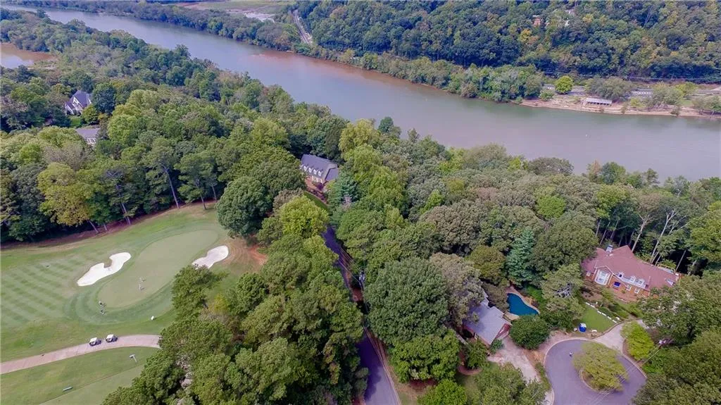 9125 Huntcliff Trace, Atlanta, Georgia 30350, 6 Bedrooms Bedrooms, ,5 BathroomsBathrooms,Residential,Sold,9125 Huntcliff Trace,5745990