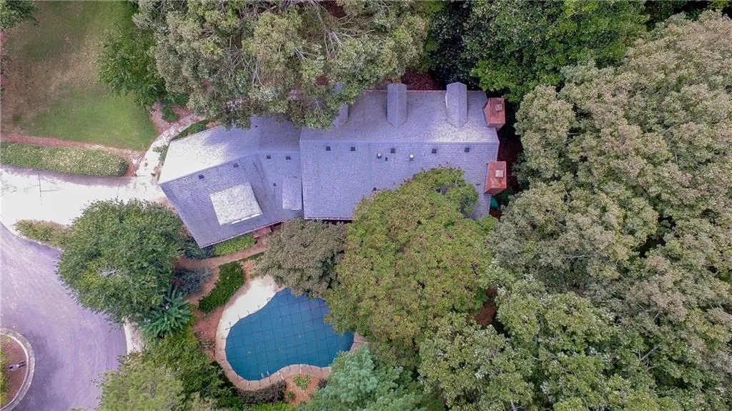 9125 Huntcliff Trace, Atlanta, Georgia 30350, 6 Bedrooms Bedrooms, ,5 BathroomsBathrooms,Residential,Sold,9125 Huntcliff Trace,5745990