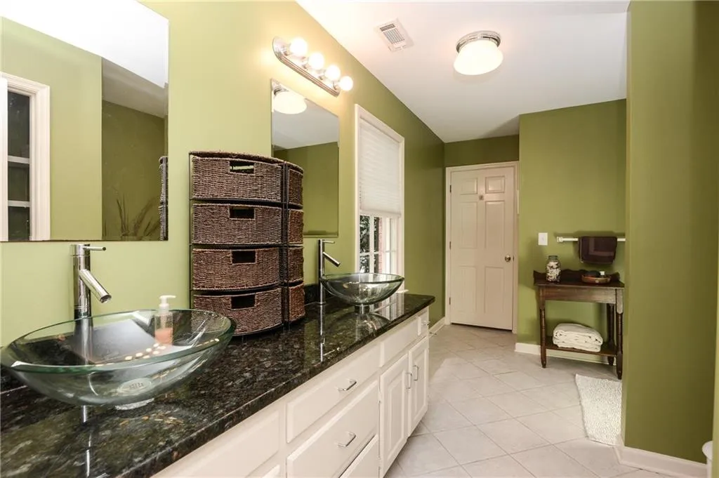 9125 Huntcliff Trace, Atlanta, Georgia 30350, 6 Bedrooms Bedrooms, ,5 BathroomsBathrooms,Residential,Sold,9125 Huntcliff Trace,5745990