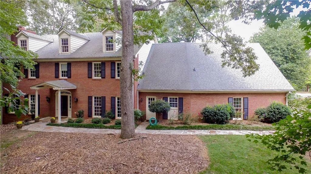 9125 Huntcliff Trace, Atlanta, Georgia 30350, 6 Bedrooms Bedrooms, ,5 BathroomsBathrooms,Residential,Sold,9125 Huntcliff Trace,5745990