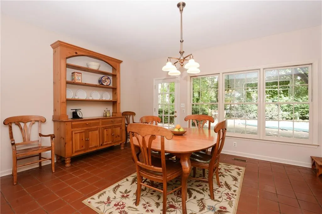 9125 Huntcliff Trace, Atlanta, Georgia 30350, 6 Bedrooms Bedrooms, ,5 BathroomsBathrooms,Residential,Sold,9125 Huntcliff Trace,5745990