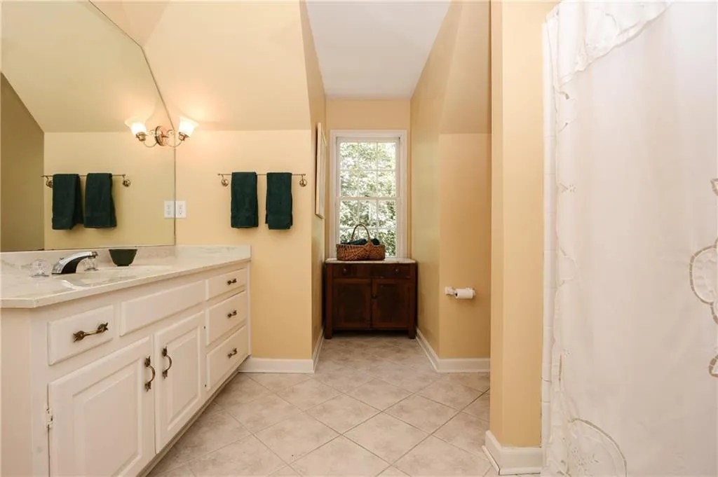 9125 Huntcliff Trace, Atlanta, Georgia 30350, 6 Bedrooms Bedrooms, ,5 BathroomsBathrooms,Residential,Sold,9125 Huntcliff Trace,5745990