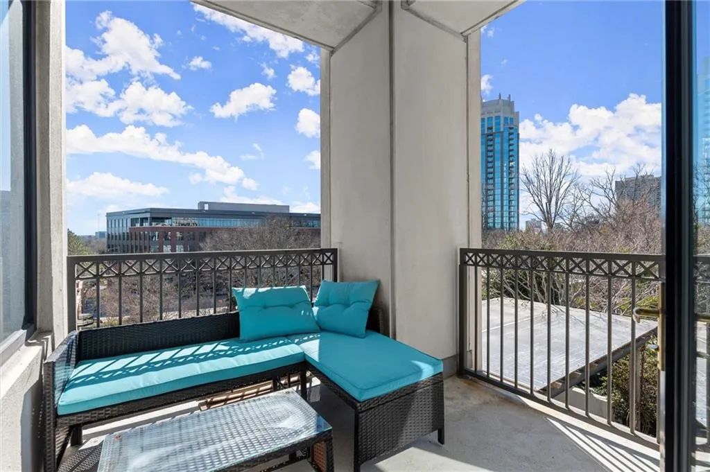 2828 Peachtree Road Nw Unit 701, Atlanta, Georgia 30305, 2 Bedrooms Bedrooms, 0 ,2 BathroomsBathrooms,Residential,For Sale,2828 Peachtree Road Nw Unit 701,7790742