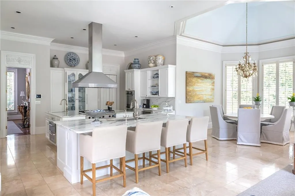 4670 Northside Drive, Atlanta, Georgia 30327, 6 Bedrooms Bedrooms, ,6 BathroomsBathrooms,Residential,Sold,4670 Northside Drive,7085822