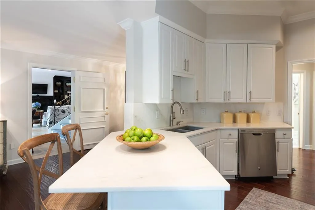 4670 Northside Drive, Atlanta, Georgia 30327, 6 Bedrooms Bedrooms, ,6 BathroomsBathrooms,Residential,Sold,4670 Northside Drive,7085822