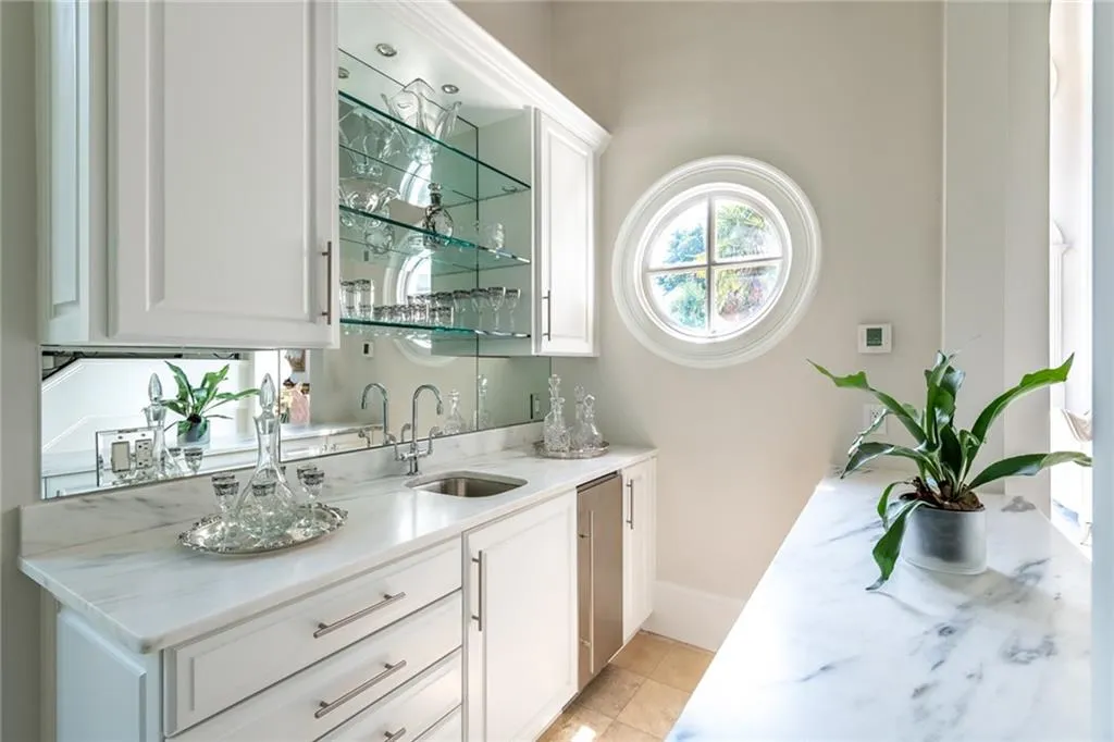 4670 Northside Drive, Atlanta, Georgia 30327, 6 Bedrooms Bedrooms, ,6 BathroomsBathrooms,Residential,Sold,4670 Northside Drive,7085822