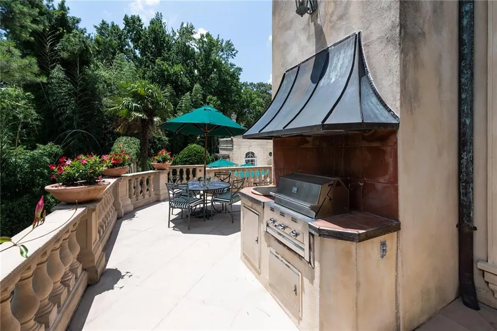 4670 Northside Drive, Atlanta, Georgia 30327, 6 Bedrooms Bedrooms, ,6 BathroomsBathrooms,Residential,Sold,4670 Northside Drive,7085822