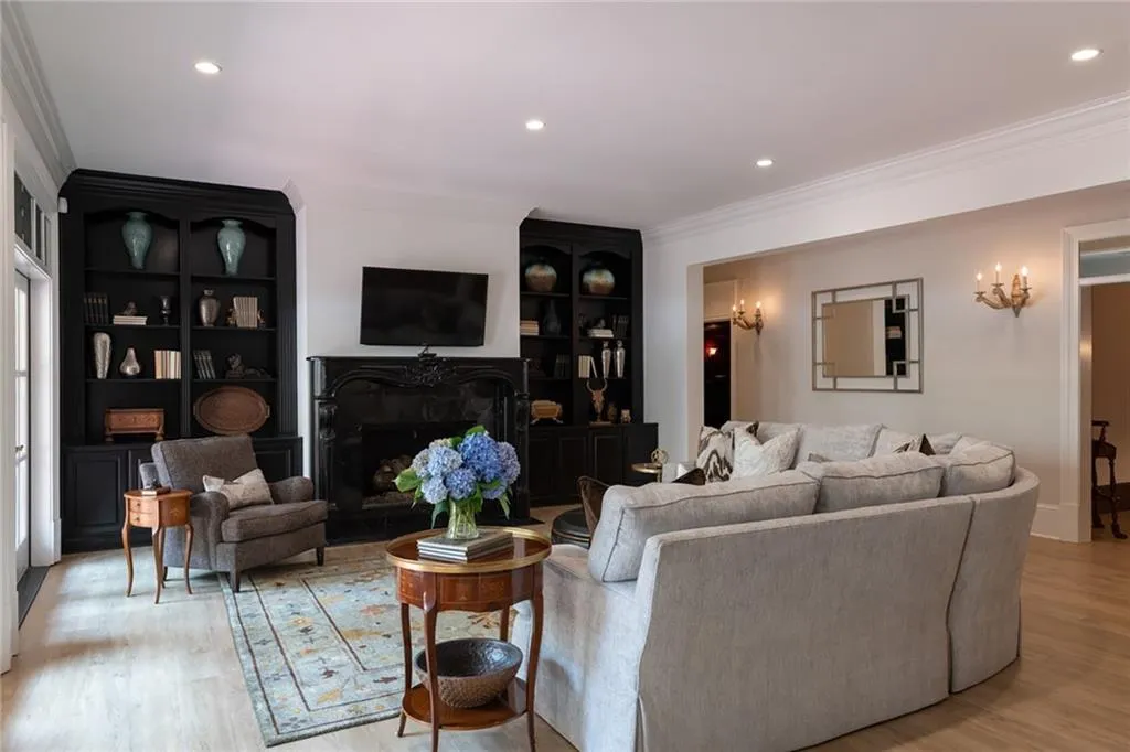 4670 Northside Drive, Atlanta, Georgia 30327, 6 Bedrooms Bedrooms, ,6 BathroomsBathrooms,Residential,Sold,4670 Northside Drive,7085822