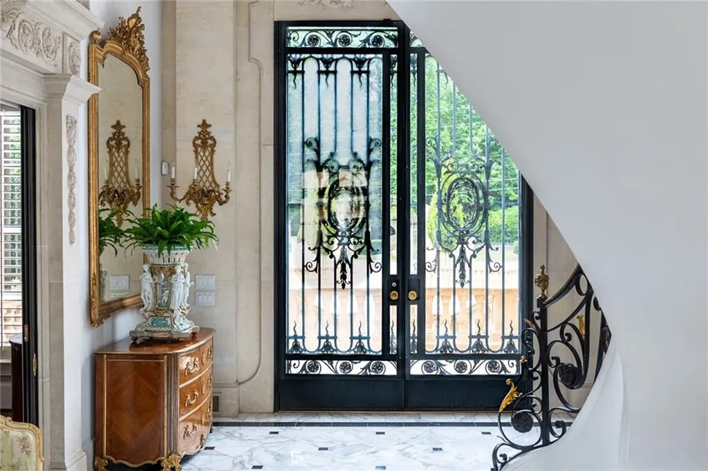 4670 Northside Drive, Atlanta, Georgia 30327, 6 Bedrooms Bedrooms, ,6 BathroomsBathrooms,Residential,Sold,4670 Northside Drive,7085822