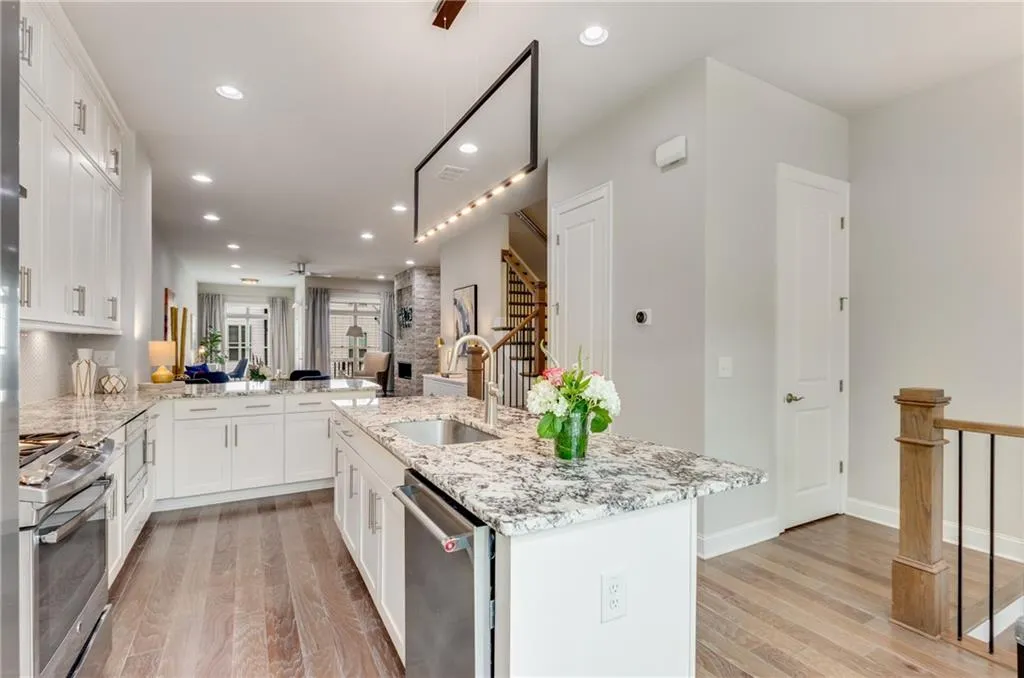 4232 Deming Circle, Atlanta, Georgia 30342, 3 Bedrooms Bedrooms, ,3 BathroomsBathrooms,Residential,Sold,4232 Deming Circle,7250516