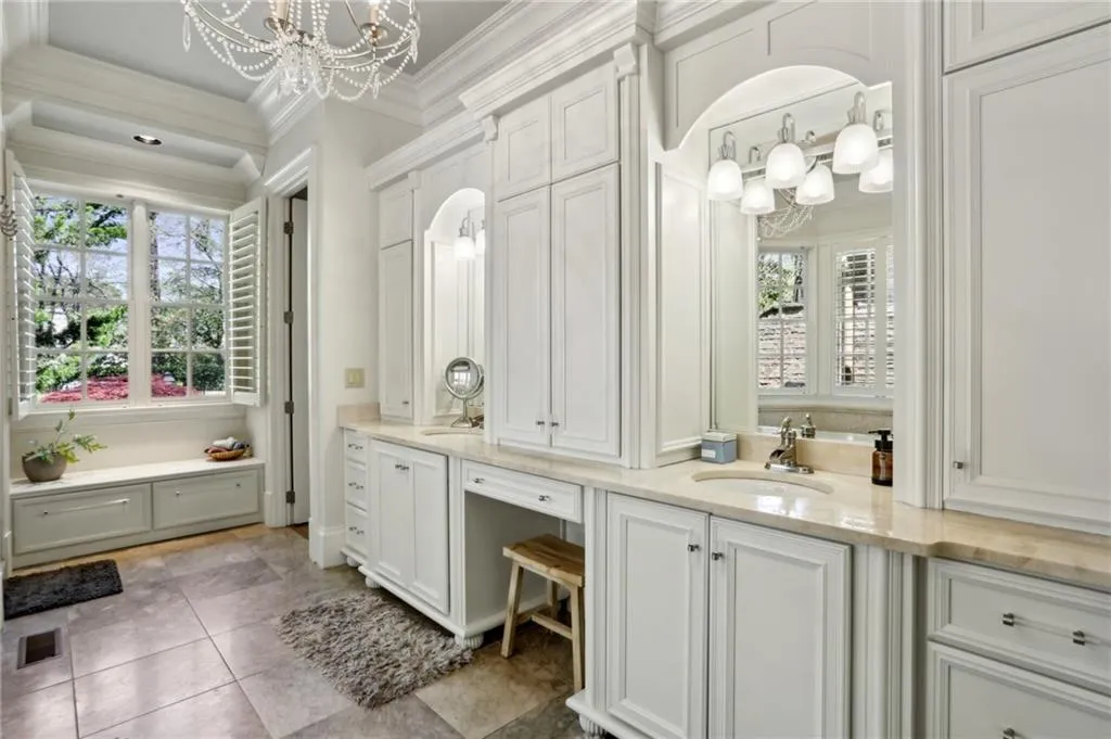 710 E Northway Lane, Atlanta, Georgia 30342, 6 Bedrooms Bedrooms, ,5 BathroomsBathrooms,Residential,Sold,710 E Northway Lane,7550813