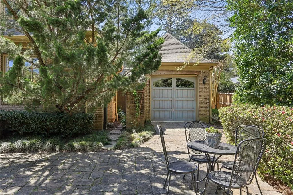710 E Northway Lane, Atlanta, Georgia 30342, 6 Bedrooms Bedrooms, ,5 BathroomsBathrooms,Residential,Sold,710 E Northway Lane,7550813