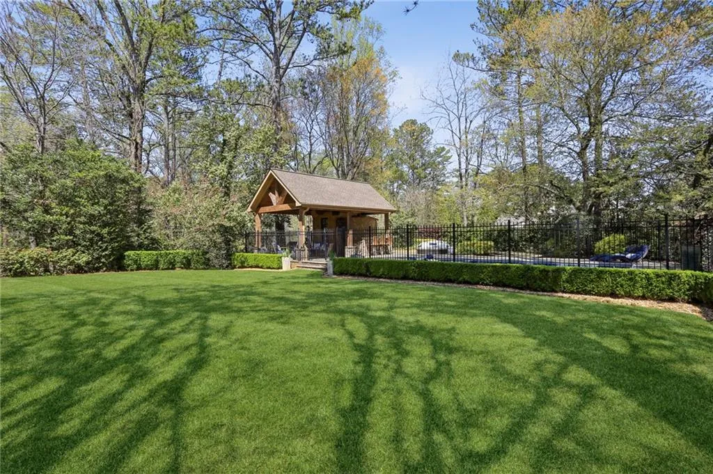 710 E Northway Lane, Atlanta, Georgia 30342, 6 Bedrooms Bedrooms, ,5 BathroomsBathrooms,Residential,Sold,710 E Northway Lane,7550813