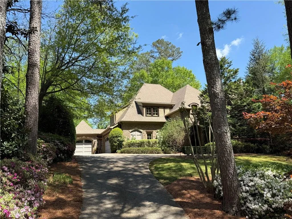 710 E Northway Lane, Atlanta, Georgia 30342, 6 Bedrooms Bedrooms, ,5 BathroomsBathrooms,Residential,Sold,710 E Northway Lane,7550813