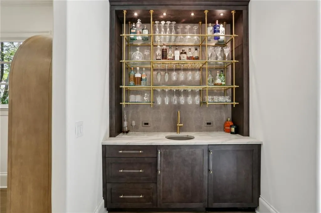 710 E Northway Lane, Atlanta, Georgia 30342, 6 Bedrooms Bedrooms, ,5 BathroomsBathrooms,Residential,Sold,710 E Northway Lane,7550813
